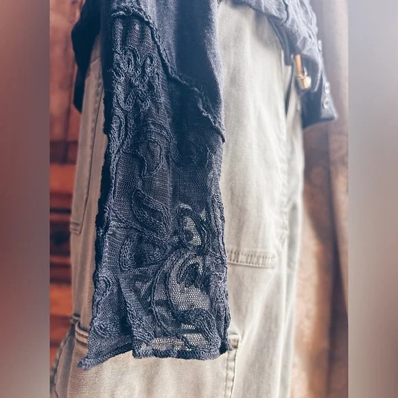 NWT Free People Rosebud Cuff Lace Top - Black - Size XL - Picture 12 of 16